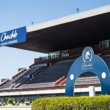 B&B Chuchle Arena Praha ภายนอก รูปภาพ