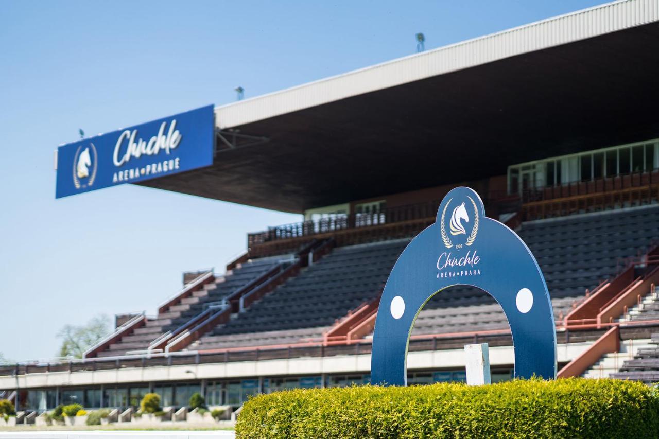 B&B Chuchle Arena Praha ภายนอก รูปภาพ